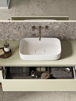 Lavabo d'appoggio MOMA Design modello Ninfea con copripiletta removibile, in appoggio su mobile laccato modello Boxline