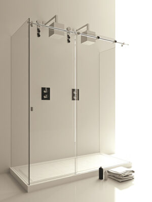 Box doccia MOMA Design modello ST 201 in vetro temperato spessore 10 mm e porta scorrevole, con doppio soffione modello Solid Shower Cubic in corian