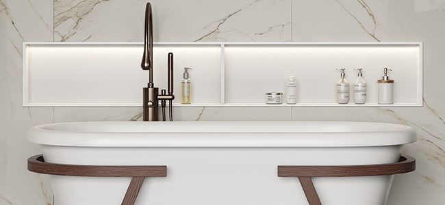 copertina-2-mobile-provence vasca-freestanding-in-white-stonage vasca freestanding in White Stonage modello Provence di MOMA Design, con struttura di sostegno in Teak affiancata a nicchia a muro modello Container