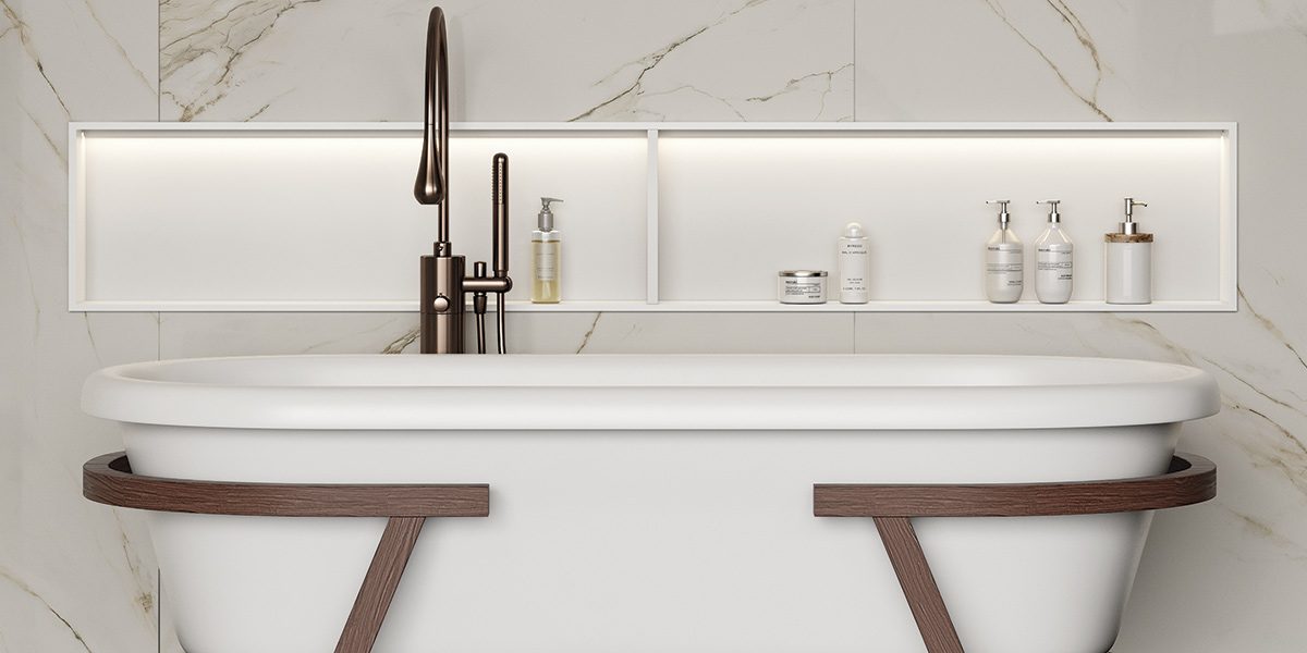 copertina-2-provence vasca-freestanding-in-white-stonage vasca freestanding in White Stonage modello Provence di MOMA Design, con struttura di sostegno in Teak affiancata a nicchia a muro modello Container