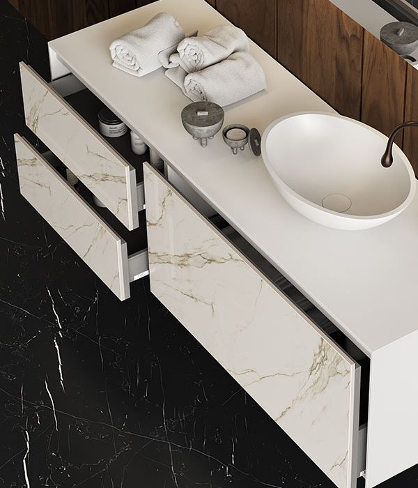 mobile sospeso MOMA Design modello Slimline con frontale in gres sahara calacatta gold