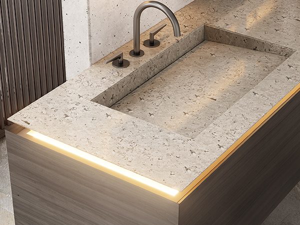 dettaglio2-tecno-inca-lavabo-da-sotto-top-in-white-stonage dettaglio lavabo da incasso sottotop MOMA Design modello Tecno Inca in marmo Lipica, montato su piano in marmo in tinta e mobile modello Evoline con fascia LED